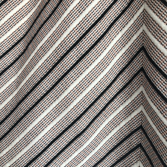 Pale pink chevron skirt - Picture 2 of 2